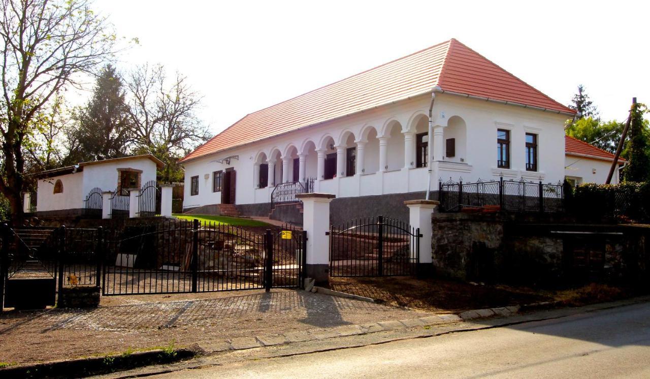 Hotel Antik Vendégház Nagyvisnyó Exterior foto